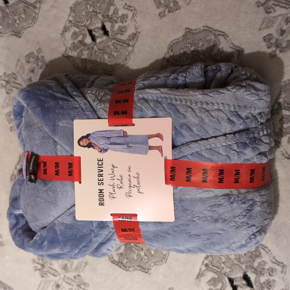 M: Room Service Plush Wrap Robe - Picture 8 of 11